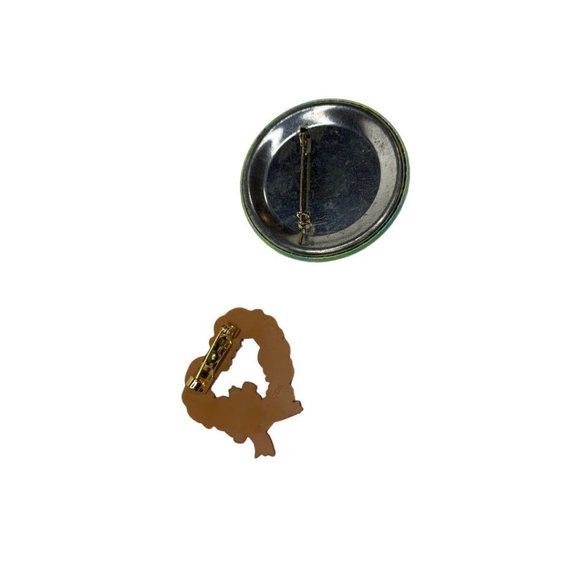 Vintage Holiday Christmas Pins Hallmark Plastic Wreath 2.25" Pinback - Picture 7 of 7